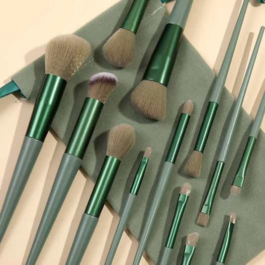 13-Piece Soft Makeup Brush Set for Beauty – Flawless Application with Velvet Bag