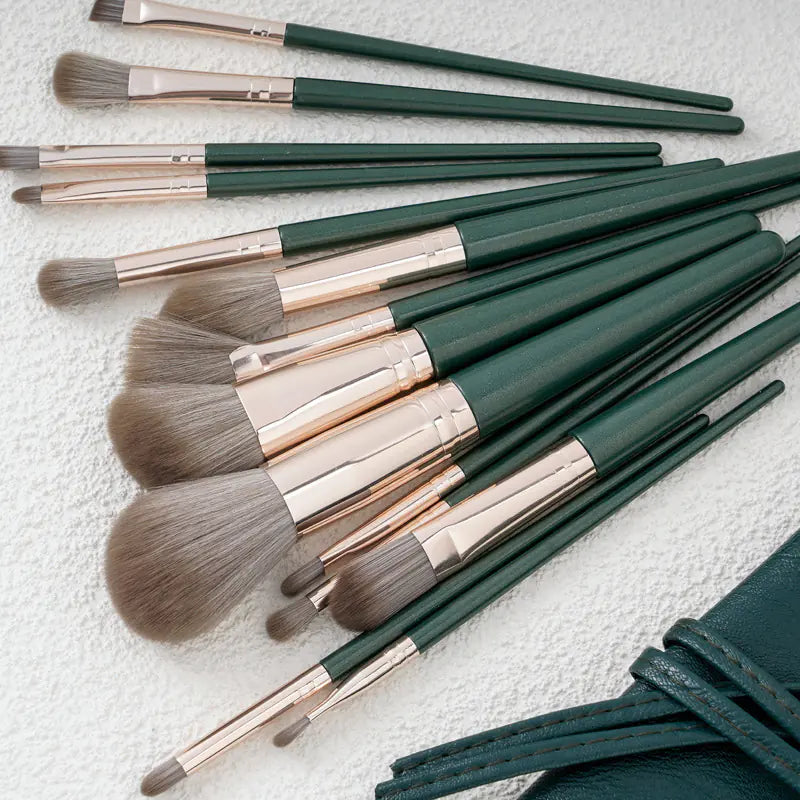 13-Piece Soft Makeup Brush Set for Beauty – Flawless Application with Velvet Bag