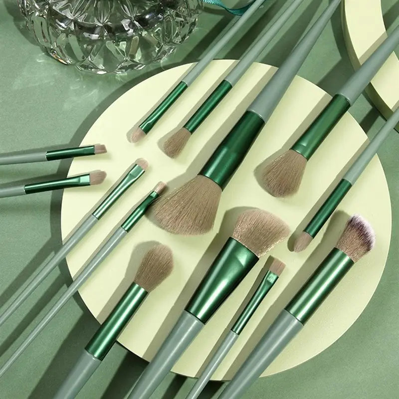 13-Piece Soft Makeup Brush Set for Beauty – Flawless Application with Velvet Bag