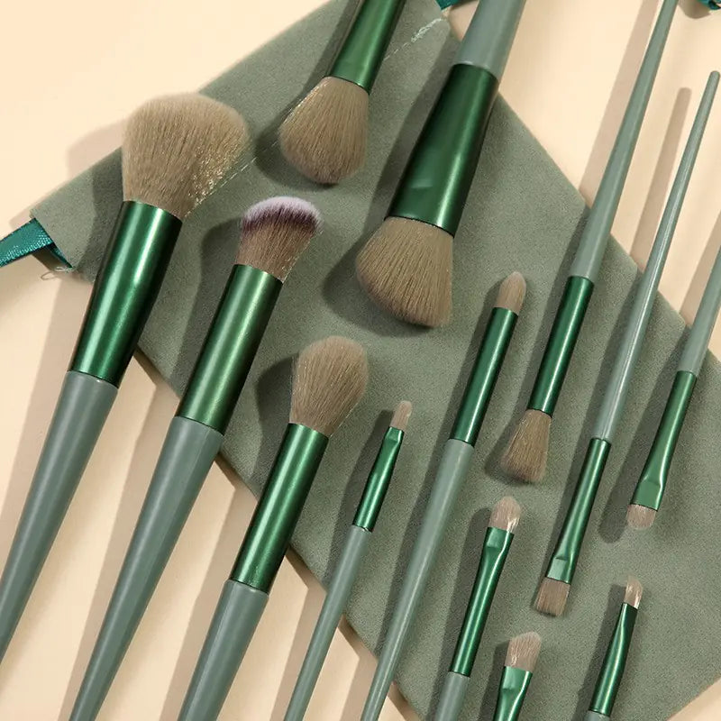 13-Piece Soft Makeup Brush Set for Beauty – Flawless Application with Velvet Bag